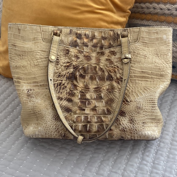 Brahmin Handbags - Preowned Brahmin Asher purse